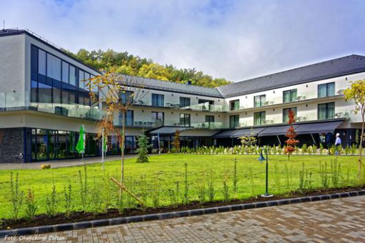 Palóc népi motívumok a hollókői új hotelban Palóc népi motívumok a hollókői új hotelban