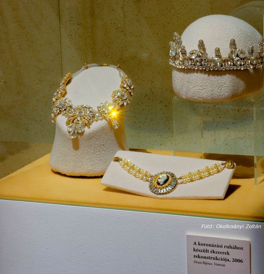 Erzsébet királyné újraálmodott ruhái Gödöllőn