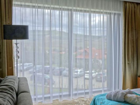 Palóc népi motívumok a hollókői új hotelban Palóc népi motívumok a hollókői új hotelban