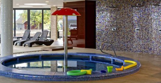 Palóc népi motívumok a hollókői új hotelban Palóc népi motívumok a hollókői új hotelban