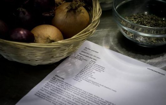 Ahol mindenki vág, kavar, reszel, grillez, főz Ahol mindenki vág, kavar, reszel, grillez, főz