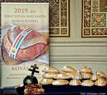 A Magyar Ízek Utcáján a két ország torta és a legjobb kenyér