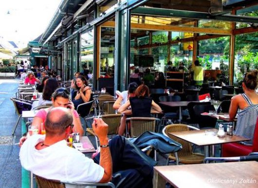 Nassolás a Naschmarkton Nassolás a Naschmarkton