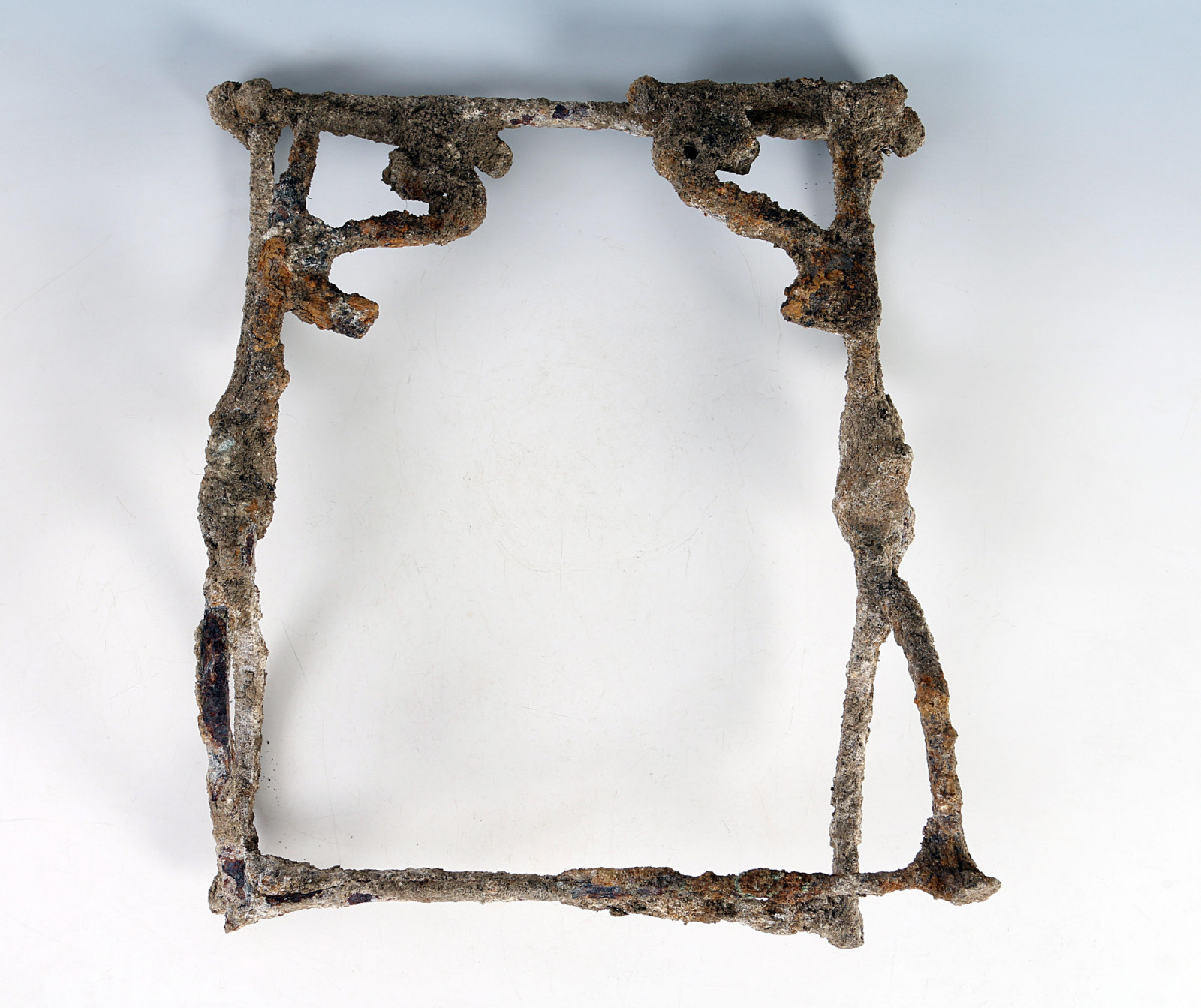 Ritka, római kori összecsukható vasszék került elő Baranyában