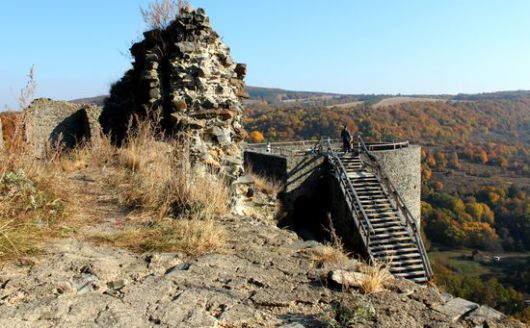 Somoskő, Vár állott, most kőhalom