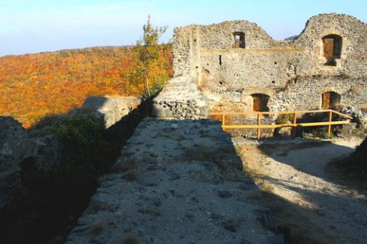 Somoskő, Vár állott, most kőhalom