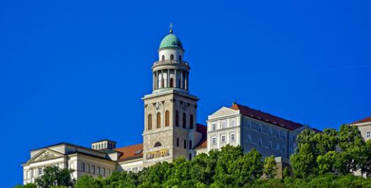 A hazai díszvendég: Győr és Pannonhalma
