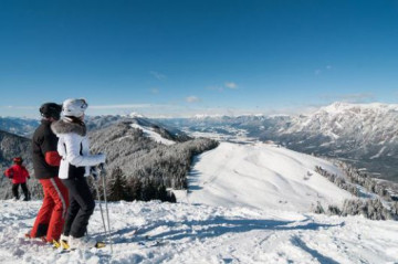 Sonnenskilauf auf den Villacher Skibergen