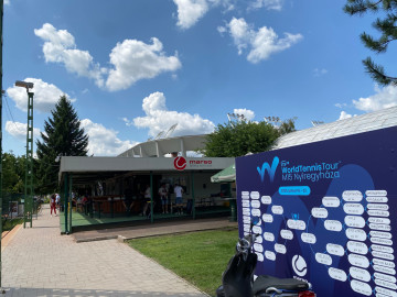 Rendhagyó teniszverseny Nyíregyházán