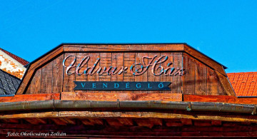 Hatvanban egy ropogós csülök után jól csúszik a kadarka