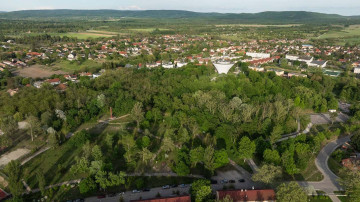 Oroszlány a Vértes ölelésében